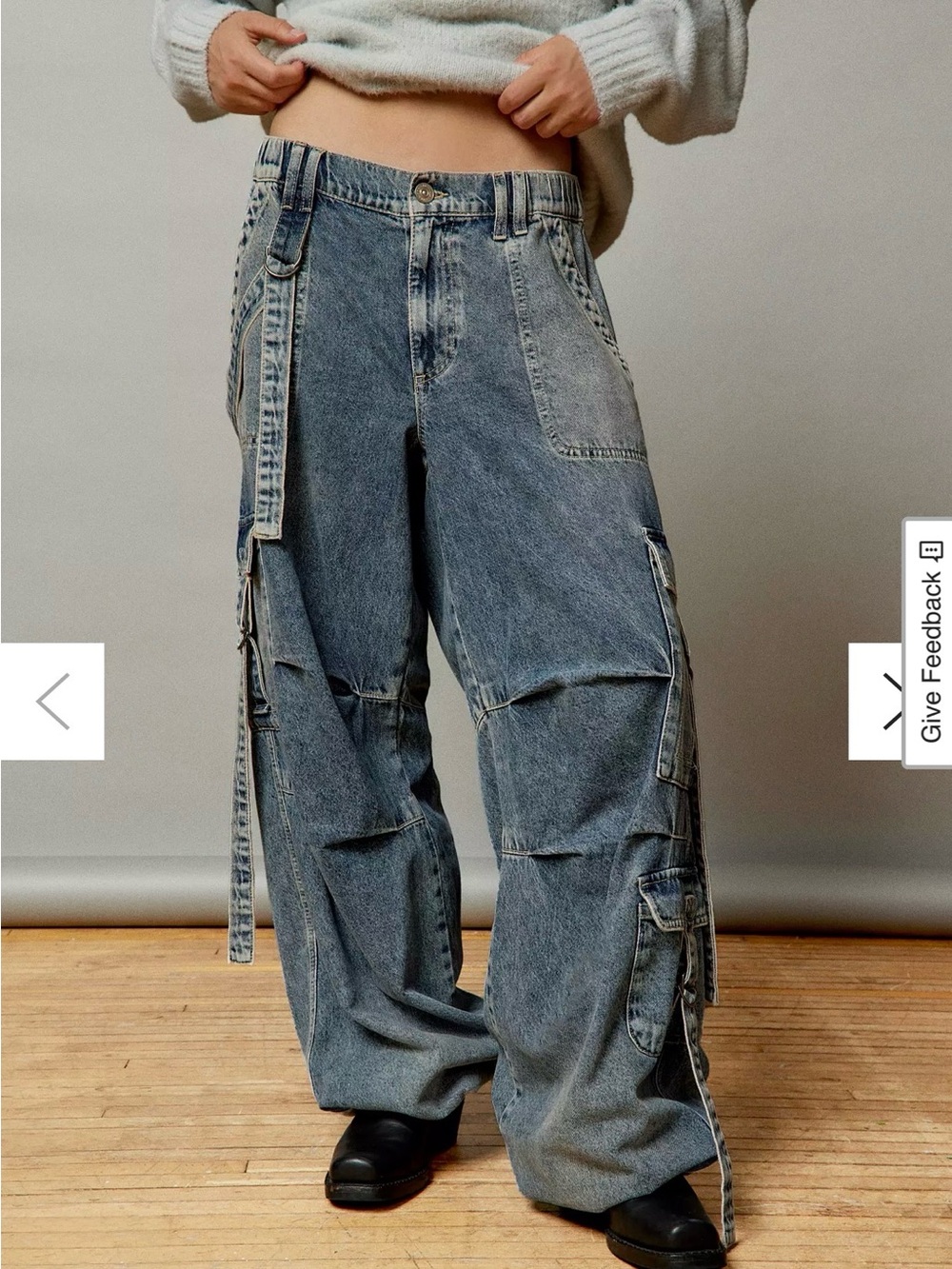 BDG Strappy Balloon Cargo Mid-Rise Jean 25 w
